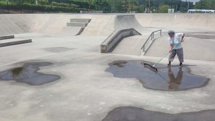 中津川公園スケートパークの水たまり